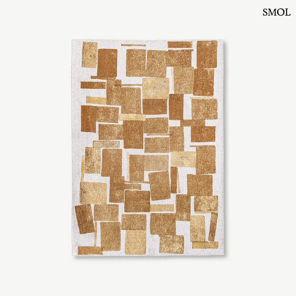 ECO RUG NUGGETS bézs-arany geometrikus szőnyeg bolyhos texturált felülettel, kubista kocka mintával, 5 mm, fehér háttérrel
