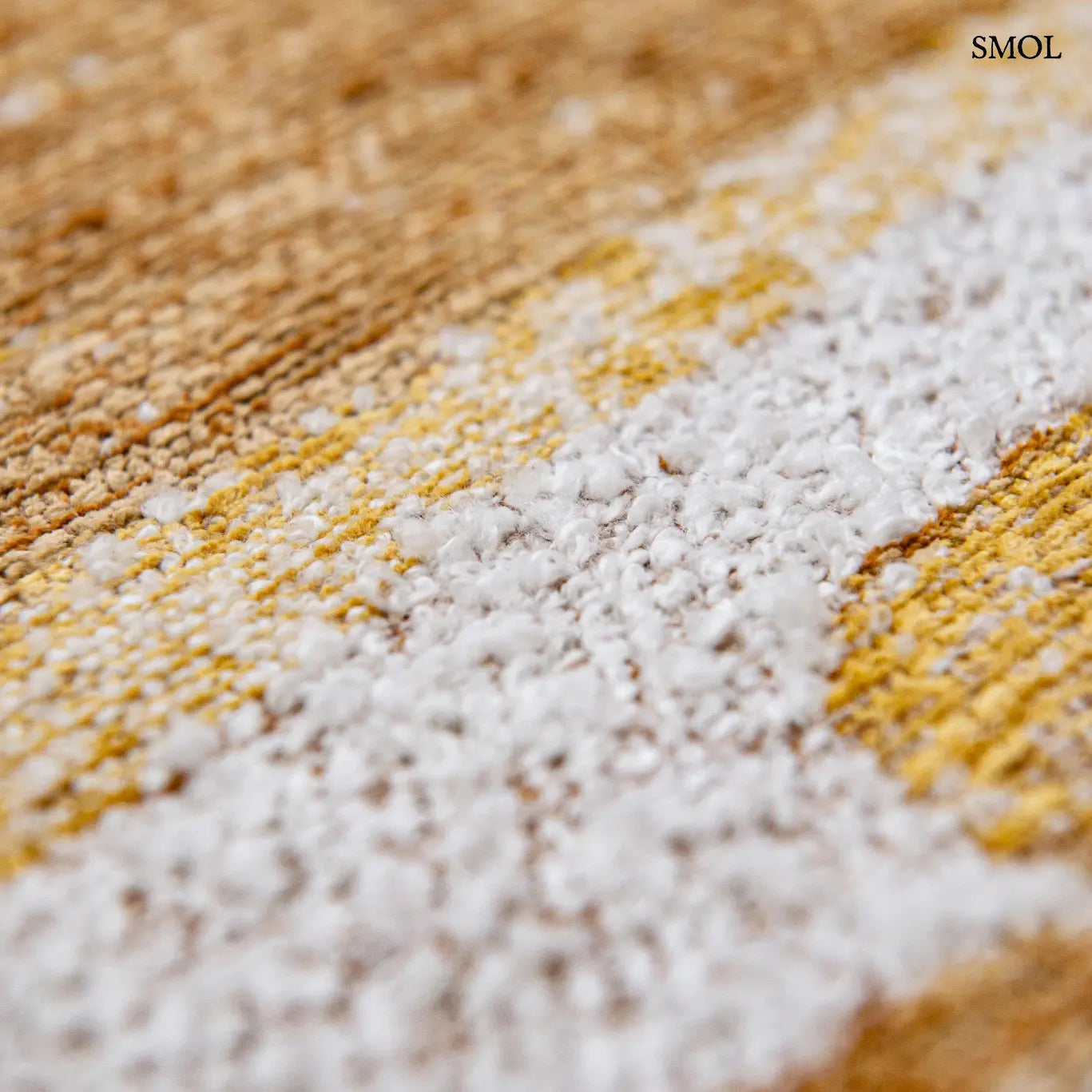 ECO RUG NUGGETS bézs-arany geometrikus szőnyeg bolyhos texturált felülettel, kubista kocka mintával, 5 mm, textúra nagyítva