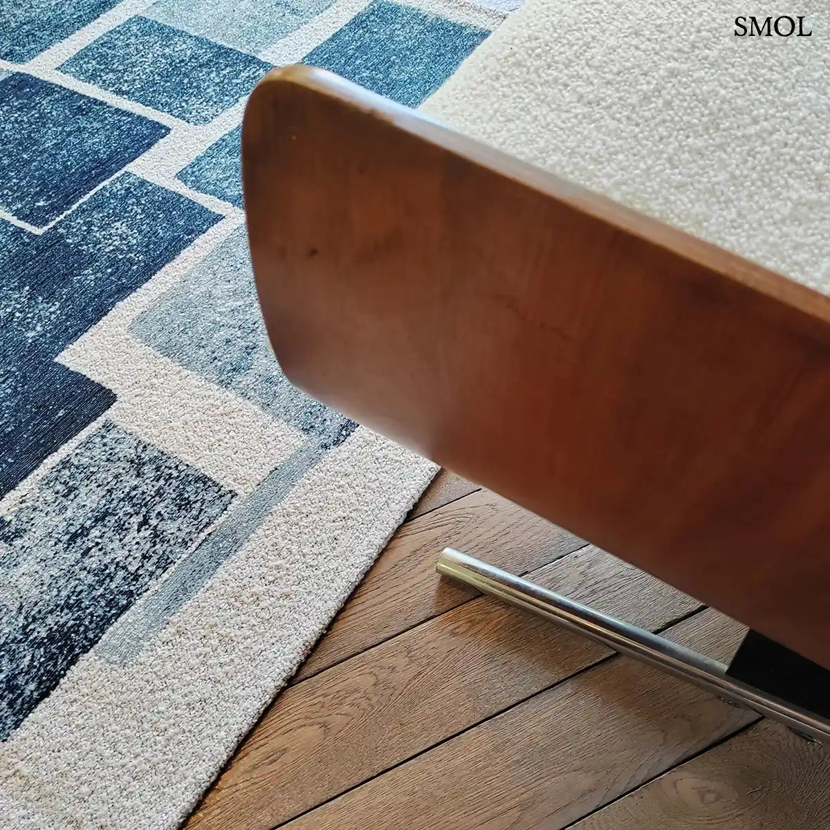 ECO RUG ICE BLUE jégkék geometrikus szőnyeg bouclette hatással, kubista kocka mintával, 5 mm, fotel alatt
