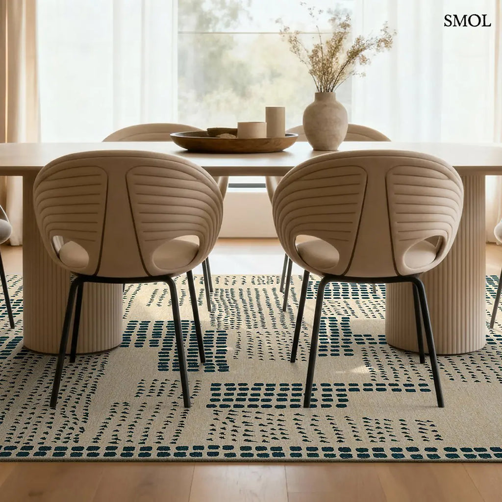 ECO RUG SCOTS PINE geometrikus szőnyeg kék-bézs kombinációban, lapos szövés, 3 mm – kül- és beltéri, étkezőben, székekkel