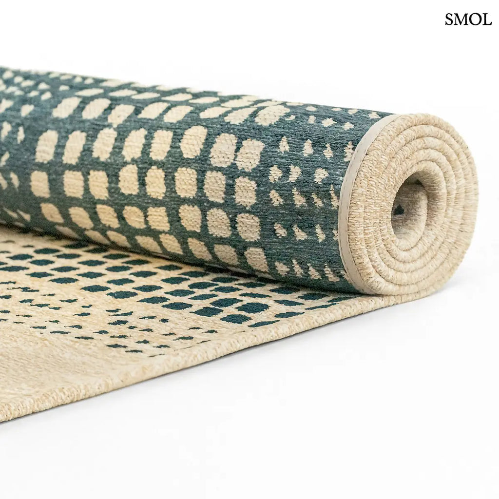 ECO RUG SCOTS PINE geometrikus szőnyeg kék-bézs kombinációban, lapos szövés, 3 mm – kül- és beltéri, feltekerve