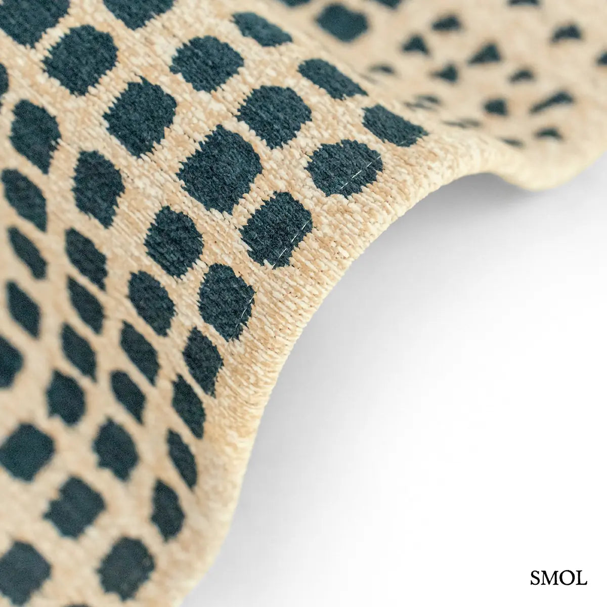 ECO RUG SCOTS PINE geometrikus szőnyeg kék-bézs kombinációban, lapos szövés, 3 mm – kül- és beltéri, hullámosan, vastagság