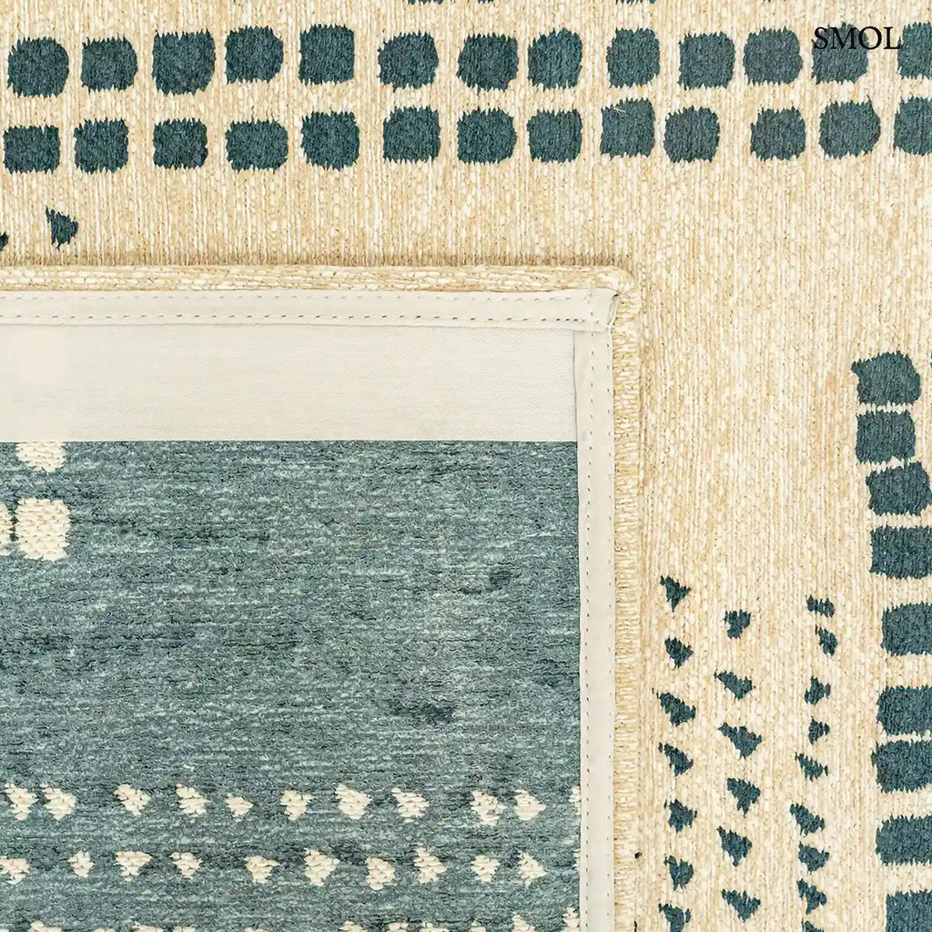 ECO RUG SCOTS PINE geometrikus szőnyeg kék-bézs kombinációban, lapos szövés, 3 mm – kül- és beltéri, visszahajtott sarokkal, alulról