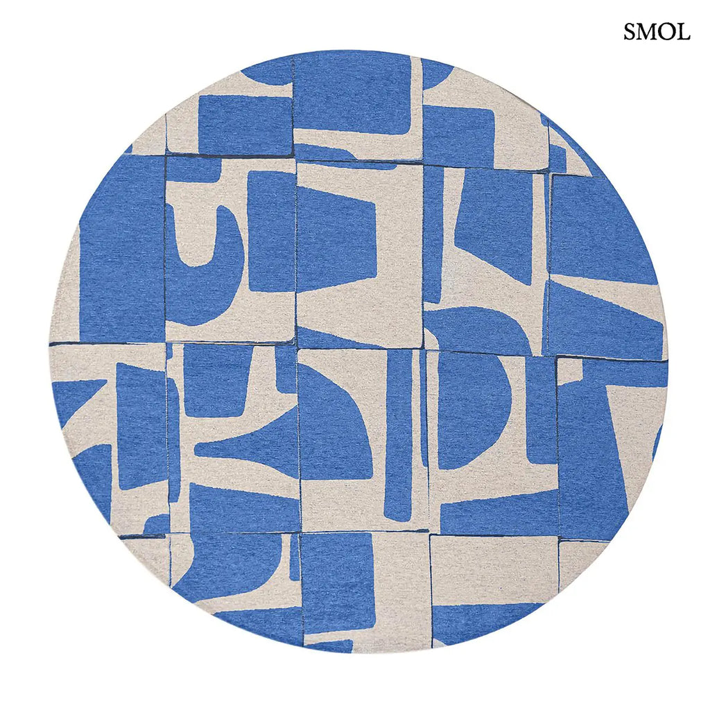 ECO RUG CAMPANULA geometrikus mintás szőnyeg kék-fehér tónusokban, Bauhaus ihletésű formavilággal, kerek formában