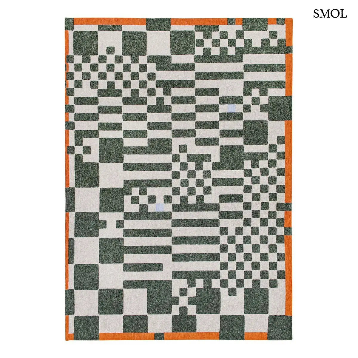 ECO RUG DEEP GREEN geometrikus szőnyeg mélyzöld-fehér kombinációban, dekonstruált sakktábla mintával, újrahasznosított poliészter, fehér háttérrel