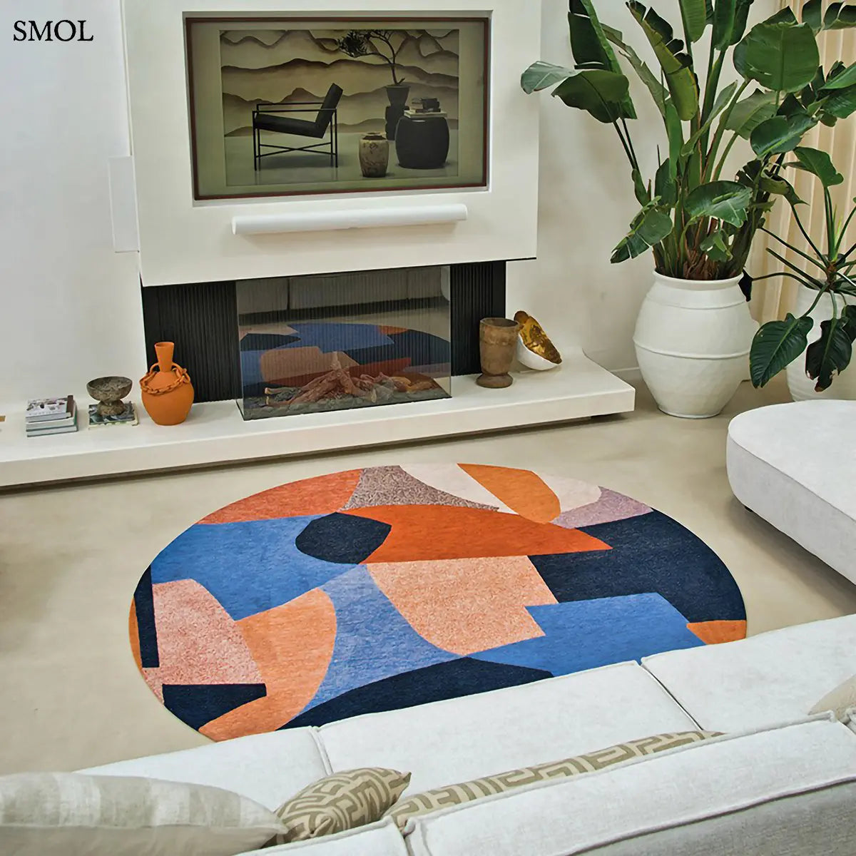 ECO RUG CARPE DIEM sokszínű geometrikus szőnyeg absztrakt összefonódó formákkal, kerek formában, nappaliban, kandallóval