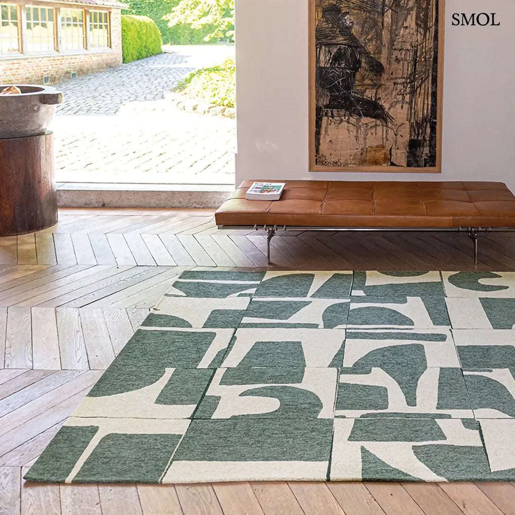 ECO RUG SEA SPRAY geometrikus szőnyeg szürkészöld-krém kombinációban, Bauhaus ihlette papírvágás mintával, paddal
