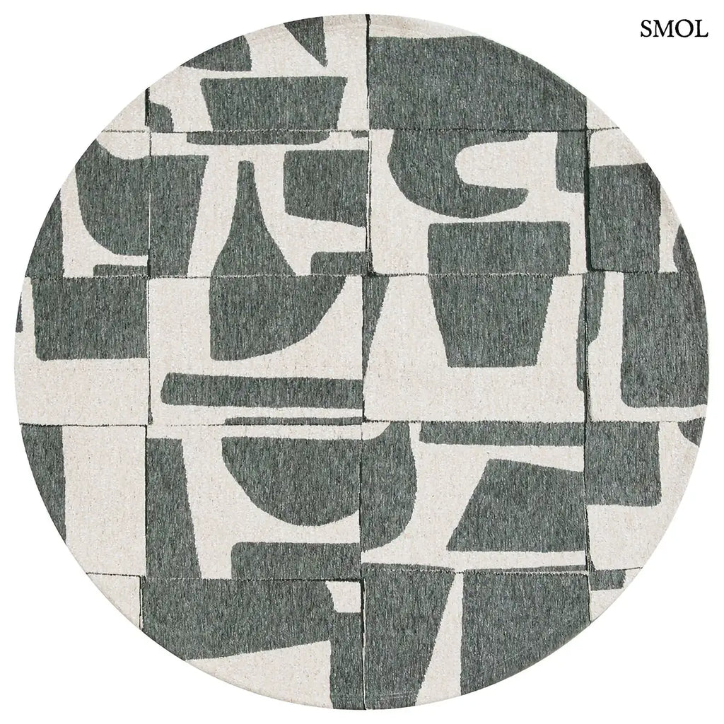 ECO RUG SEA SPRAY geometrikus szőnyeg szürkészöld-krém kombinációban, Bauhaus ihlette papírvágás mintával, kerek formában, fehér háttérrel
