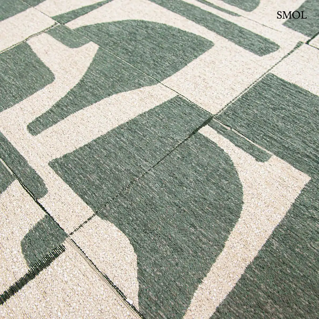 ECO RUG SEA SPRAY geometrikus szőnyeg szürkészöld-krém kombinációban, Bauhaus ihlette papírvágás mintával, minta nagyítva