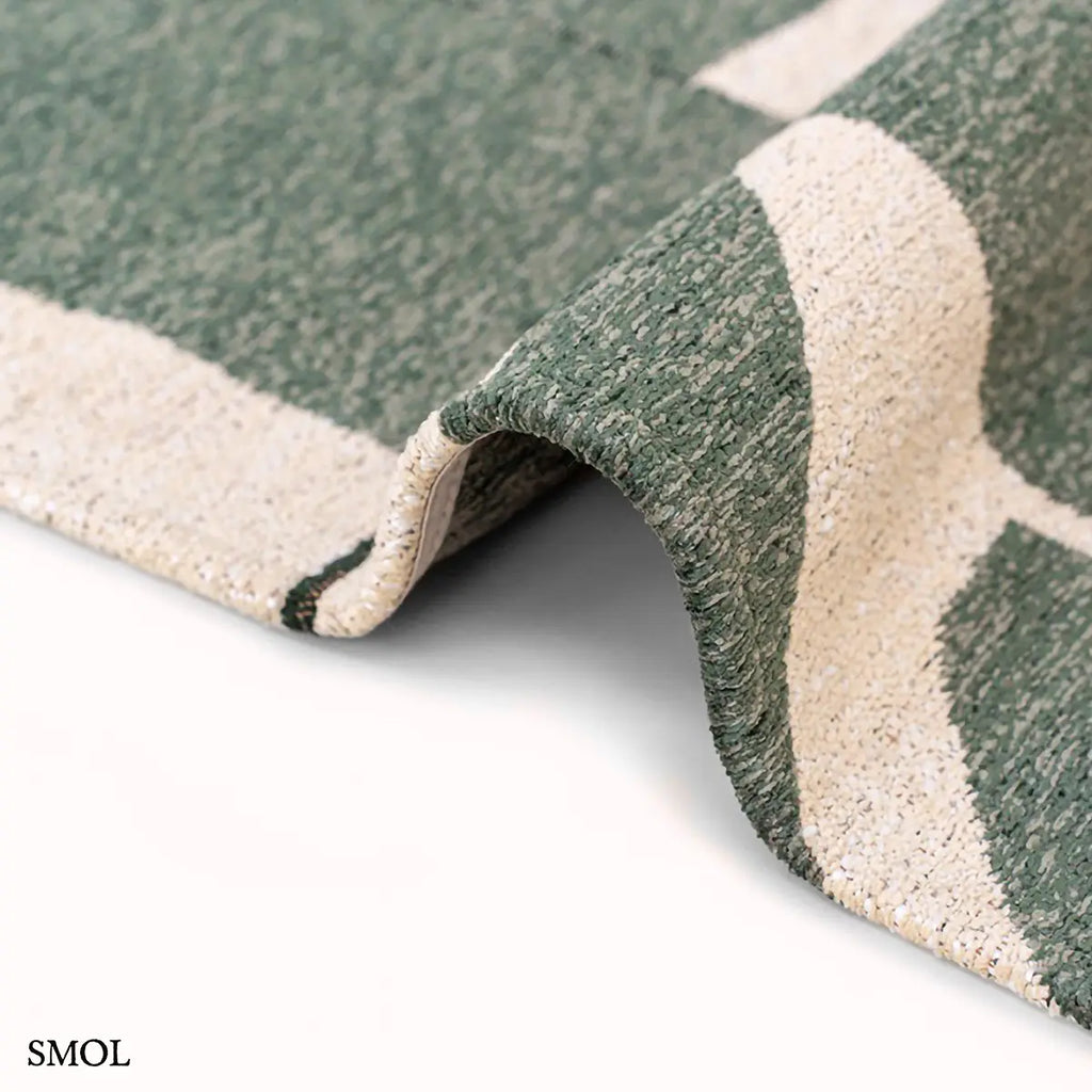 ECO RUG SEA SPRAY geometrikus szőnyeg szürkészöld-krém kombinációban, Bauhaus ihlette papírvágás mintával, vastagság nagyítva
