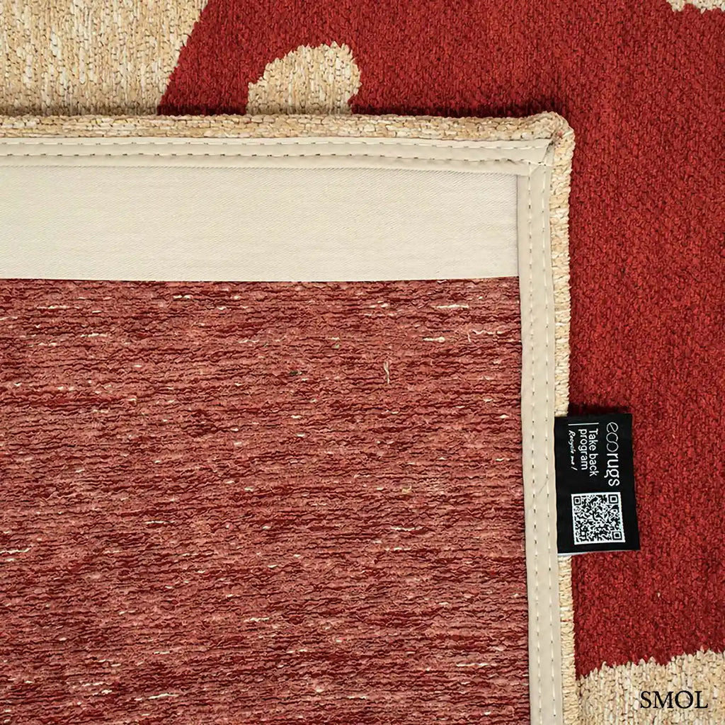 ECO RUG IMPERIAL RED piros kalligráfia szőnyeg bézs alapon fluid szalagszerű vonalakkal, lapos szövés, 3 mm – kül- és beltéri, felhajtott sarokkal, alulról