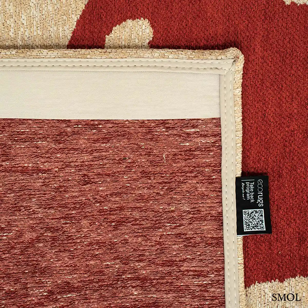 ECO RUG IMPERIAL RED piros kalligráfia szőnyeg bézs alapon fluid szalagszerű vonalakkal, lapos szövés, 3 mm – kül- és beltéri, felhajtott sarokkal, alulról