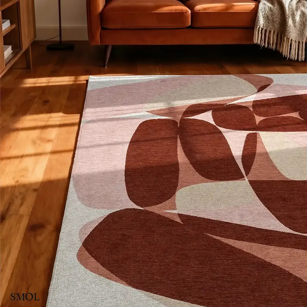 ECO RUG CHERRY MOCHA terrakotta kavics mintás szőnyeg, rétegzett áttetsző forma, kanapé előtt