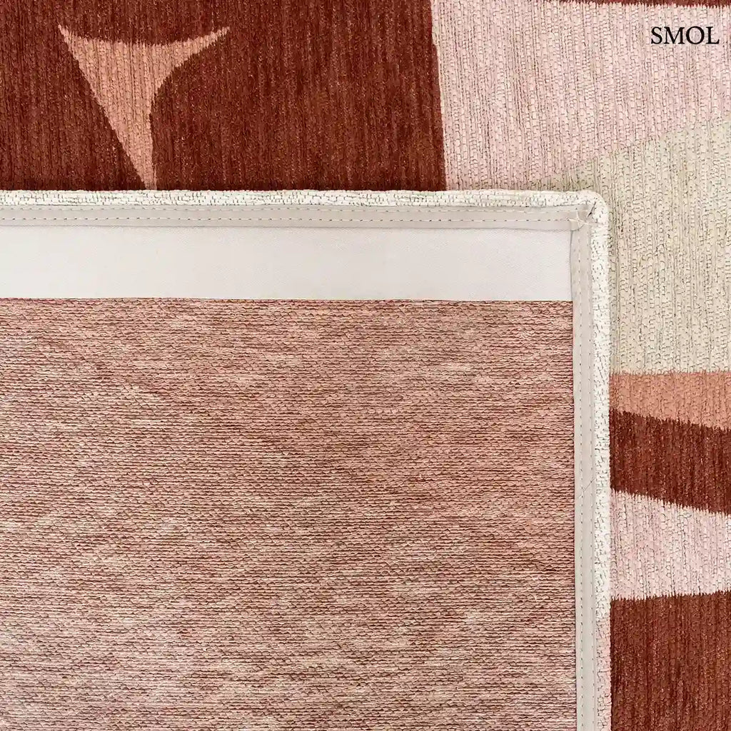 ECO RUG CHERRY MOCHA terrakotta kavics mintás szőnyeg, rétegzett áttetsző forma, felhajtott sarokkal