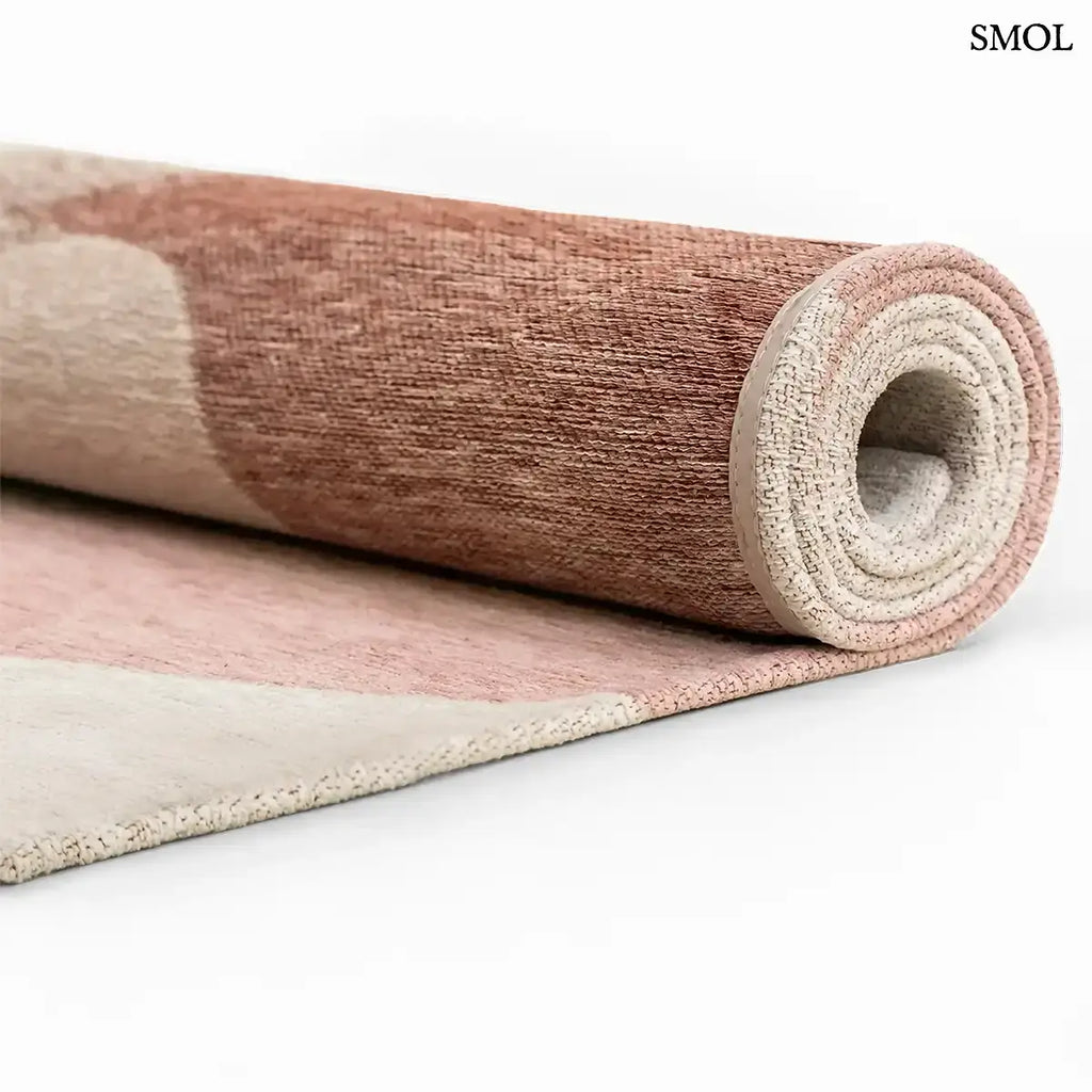 ECO RUG CHERRY MOCHA terrakotta kavics mintás szőnyeg, rétegzett áttetsző forma, feltekerve