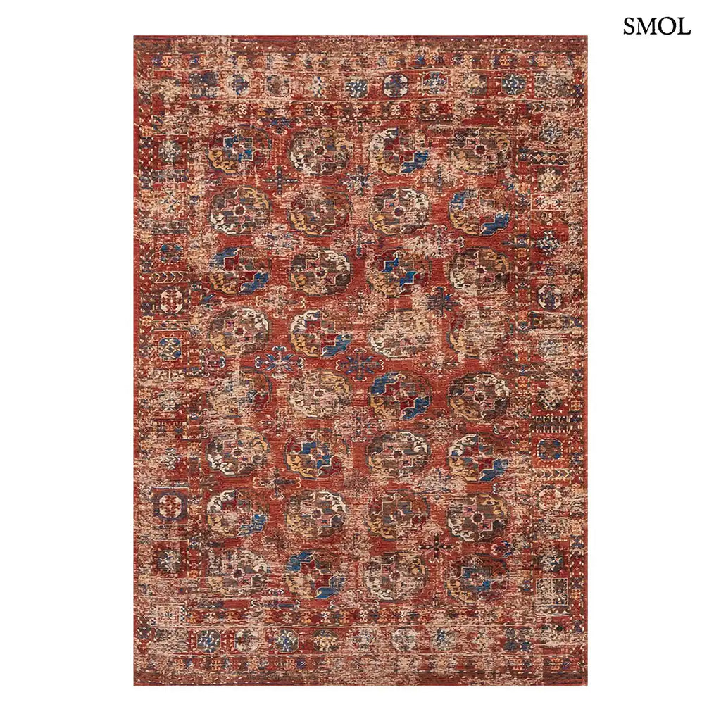 ECO RUG AKSOU kazah mintás szőnyeg téglavörös alapon körös medallion mintával, kék és mustár akcentusokkal, koptatott hatással, fehér háttérrel