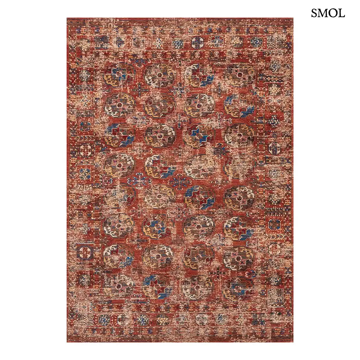 ECO RUG AKSOU kazah mintás szőnyeg téglavörös alapon körös medallion mintával, kék és mustár akcentusokkal, koptatott hatással, fehér háttérrel