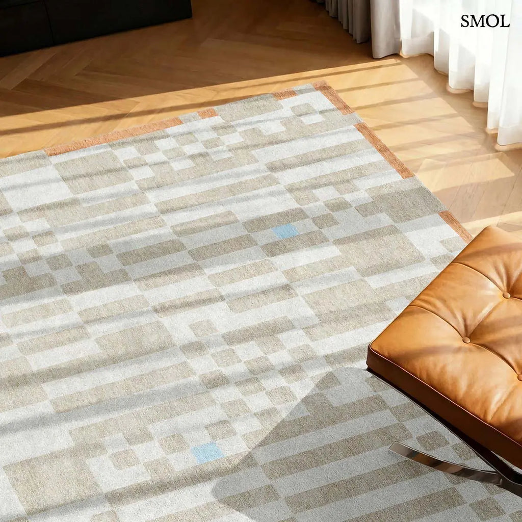 ECO RUG GREYHOUND bézs-szürke kockás mintás szőnyeg, nappaliban, fotellel
