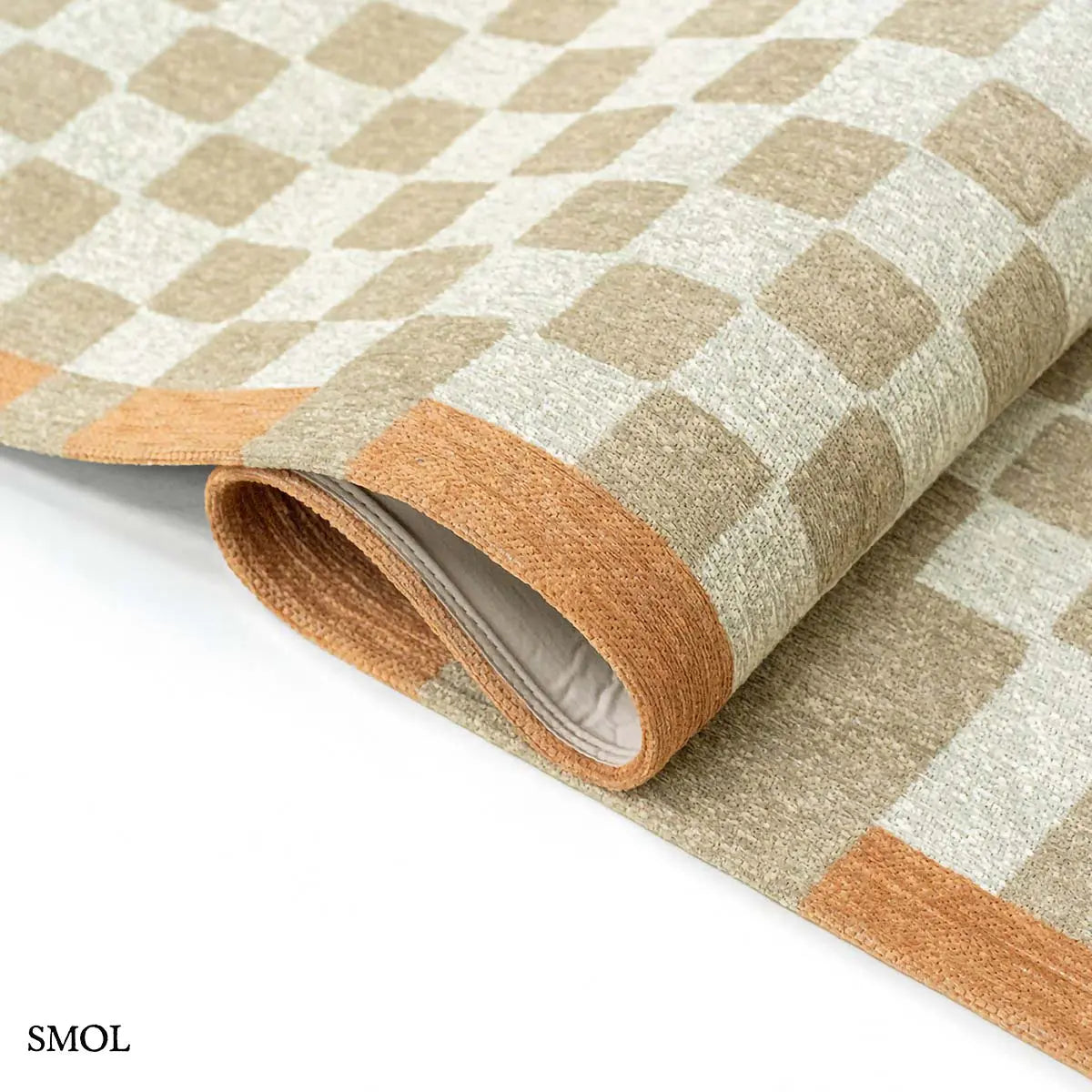 ECO RUG GREYHOUND bézs-szürke kockás mintás szőnyeg, hullámosra hajtogatva