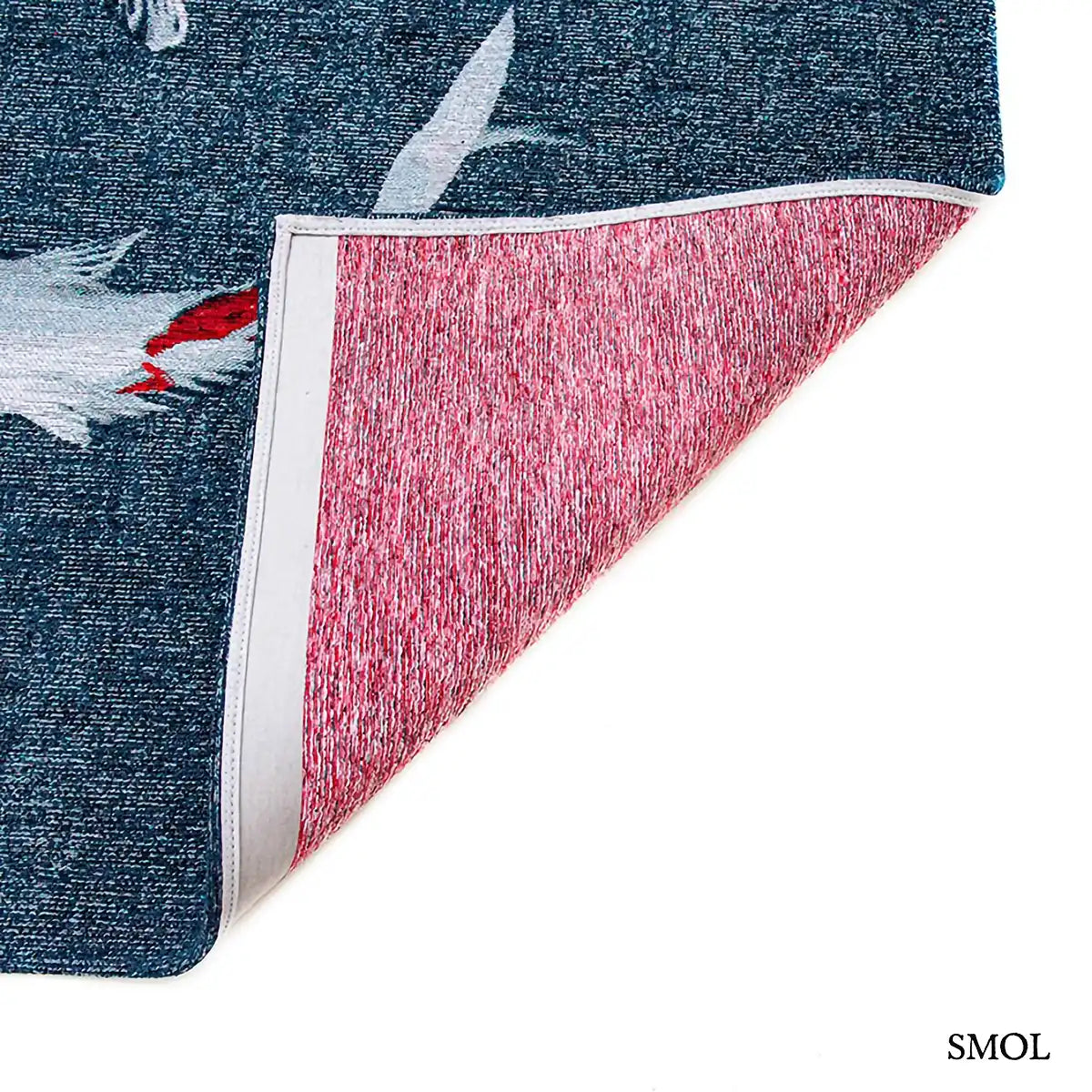 ECO RUG JAPANESE POND koi hal mintás szőnyeg acélkék alapon piros-fehér koi halakkal, felhajtott sarokkal