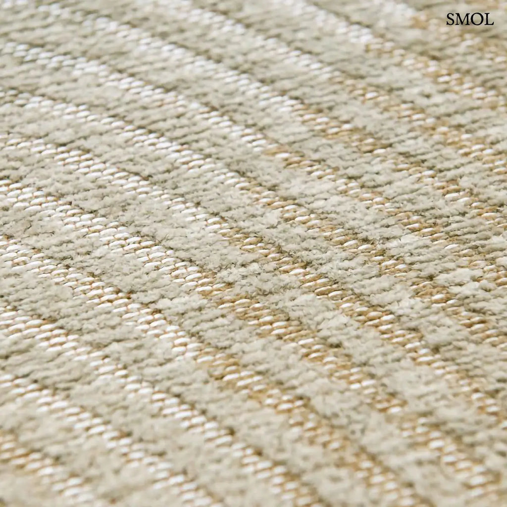 ECO RUG SHELL BEIGE korall mintás szőnyeg bézs tónusokban, meanderező vonalakkal, texturált felülettel, textúra nagyítva