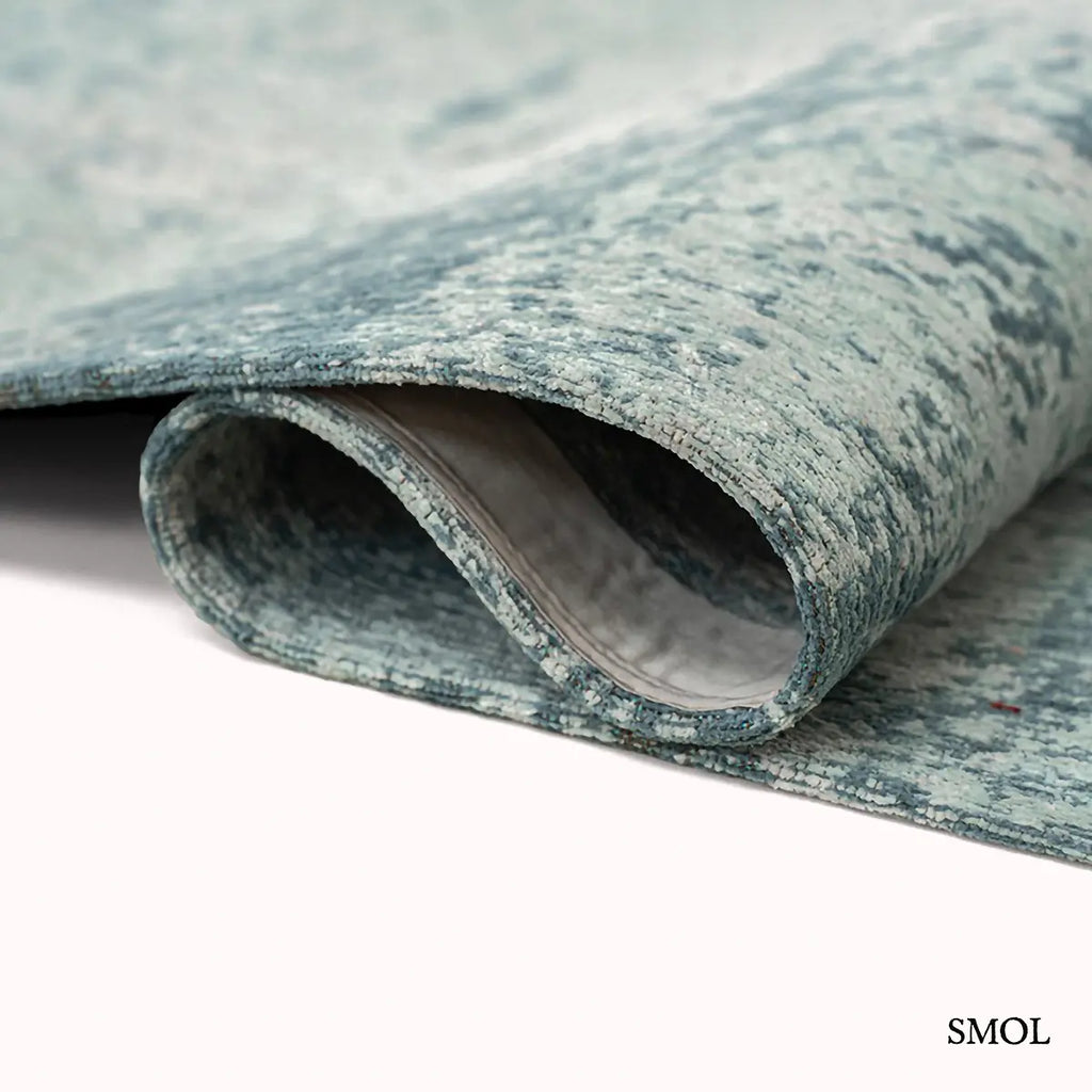 ECO RUG NEPTUNE mélykék kráteres mintás szőnyeg, hullámosra hajtogatva