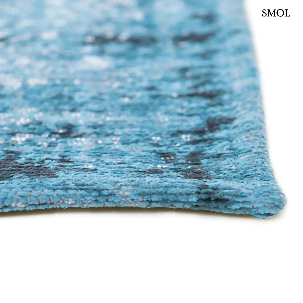 ECO RUG STORM medaillon mintás szőnyeg kék tónusokban, vintage hatással, foltos vízfestmény felülettel, sarok nagyítva