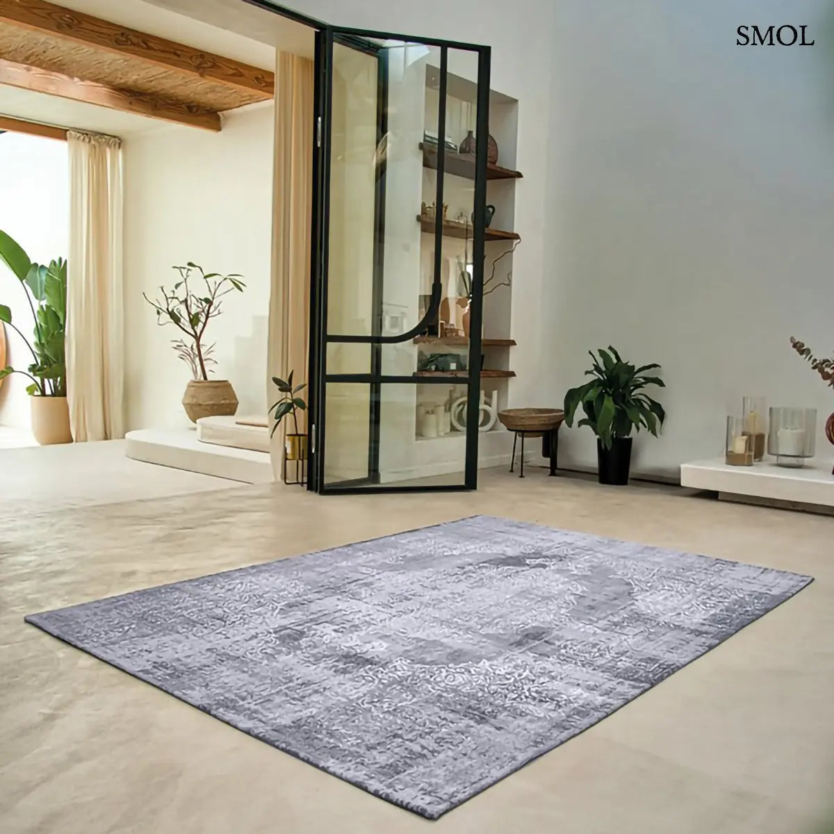 ECO RUG QUARTZ medaillon mintás szőnyeg szürke tónusokban, vintage hatással, foltos vízfestmény felülettel, berendezett szobában