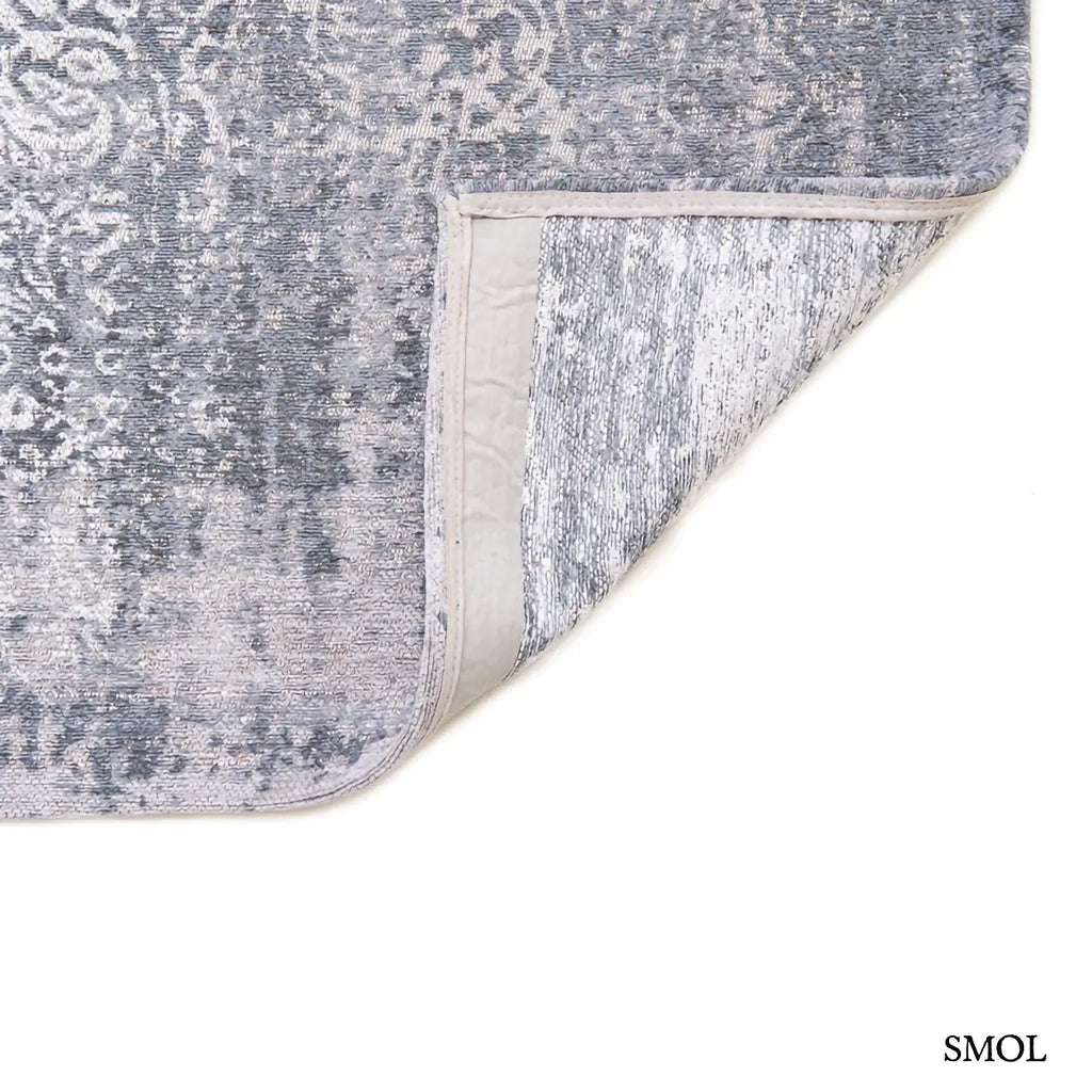 ECO RUG QUARTZ medaillon mintás szőnyeg szürke tónusokban, vintage hatással, foltos vízfestmény felülettel, felhajtott sarokkal