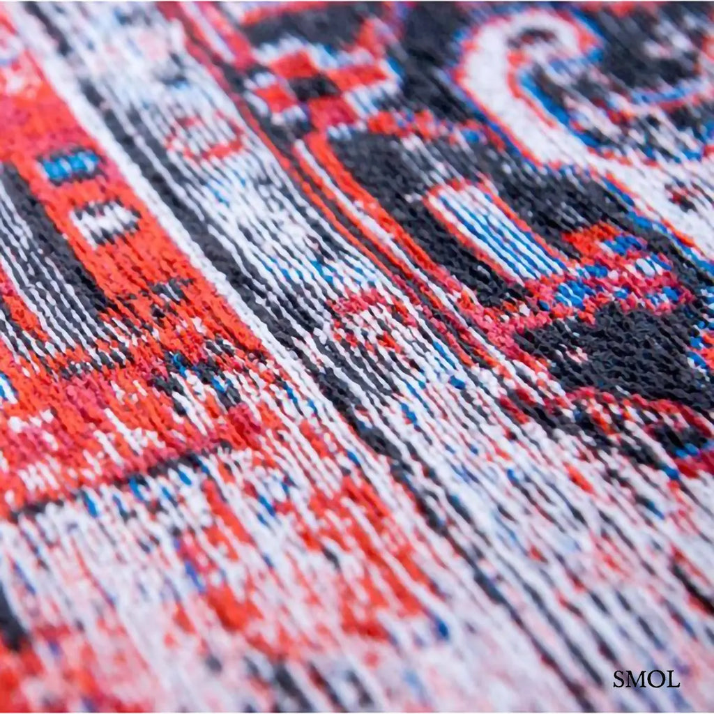 ECO RUG CLASSIC BRICK perzsa mintás szőnyeg piros alapon kék Heriz medallion mintával, koptatott vintage hatással, textúra nagyítva