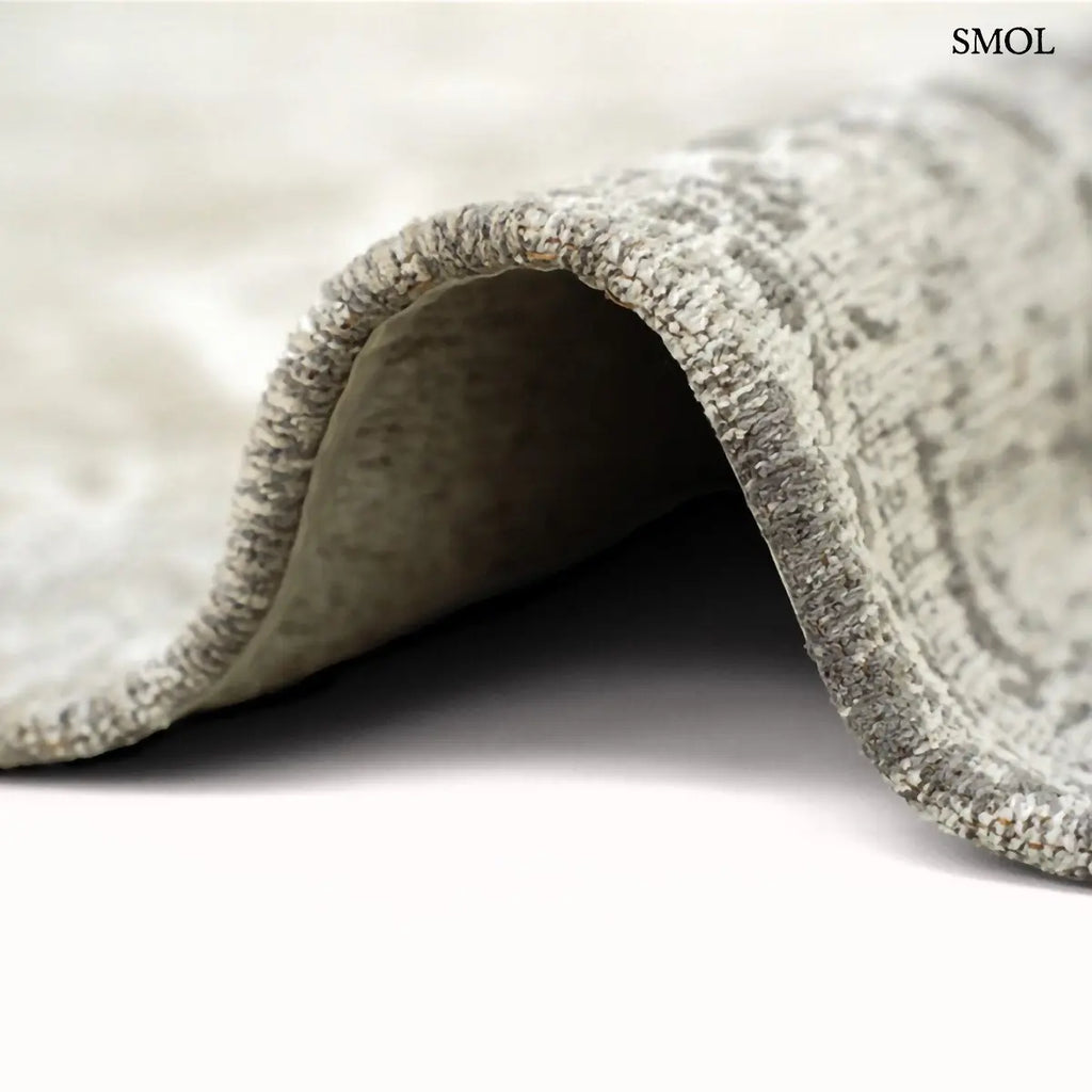 ECO RUG SUEDE perzsa mintás szőnyeg szürke-taupe tónusokban, koptatott felülettel, újrahasznosított poliészter, hullámosan