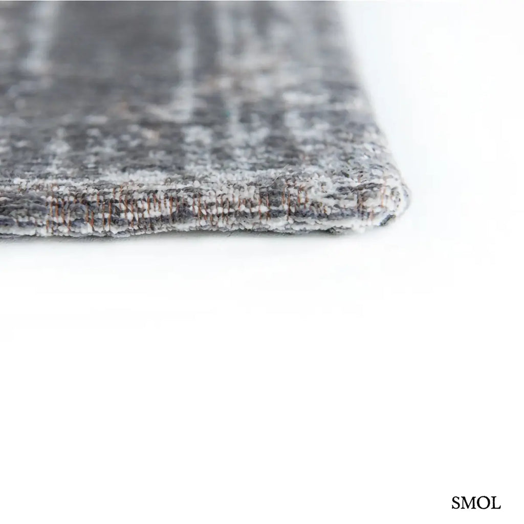 ECO RUG STONE perzsa mintás szőnyeg antracit-szürke tónusokban, vintage hatással, jacquard szövés, pamut-gyapjú-poliészter, sarok nagyítva