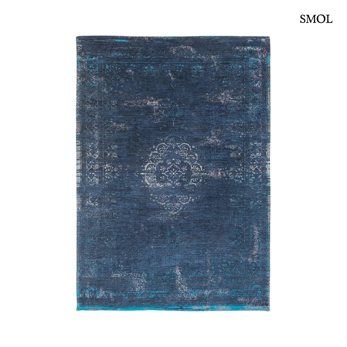 ECO RUG BLUE NIGHT perzsa mintás szőnyeg éjkék alapon ezüst medallion mintával, türkiz szegéllyel, vintage hatással, fehér háttérrel