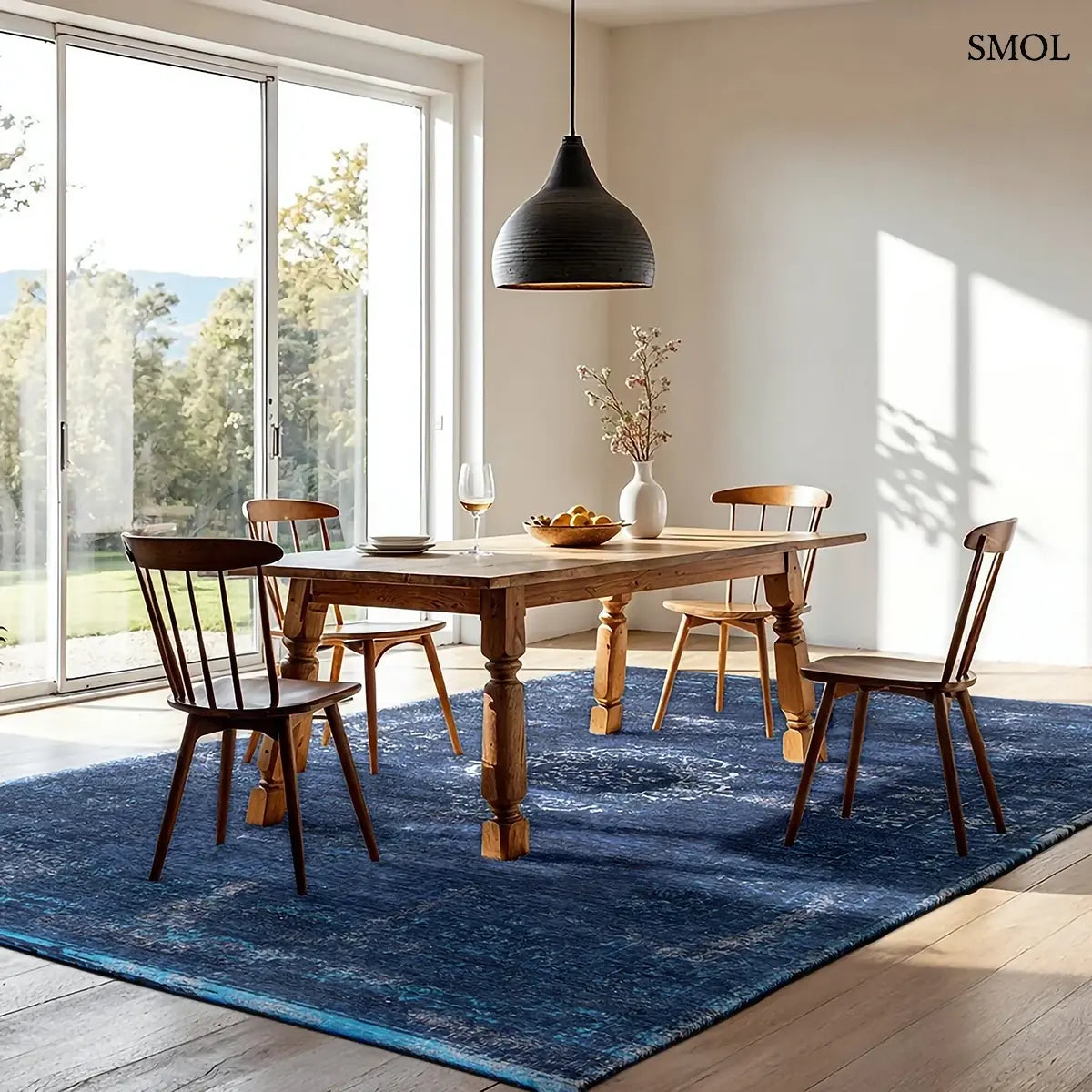 ECO RUG BLUE NIGHT perzsa mintás szőnyeg éjkék alapon ezüst medallion mintával, türkiz szegéllyel, vintage hatással, étkezőasztal alatt