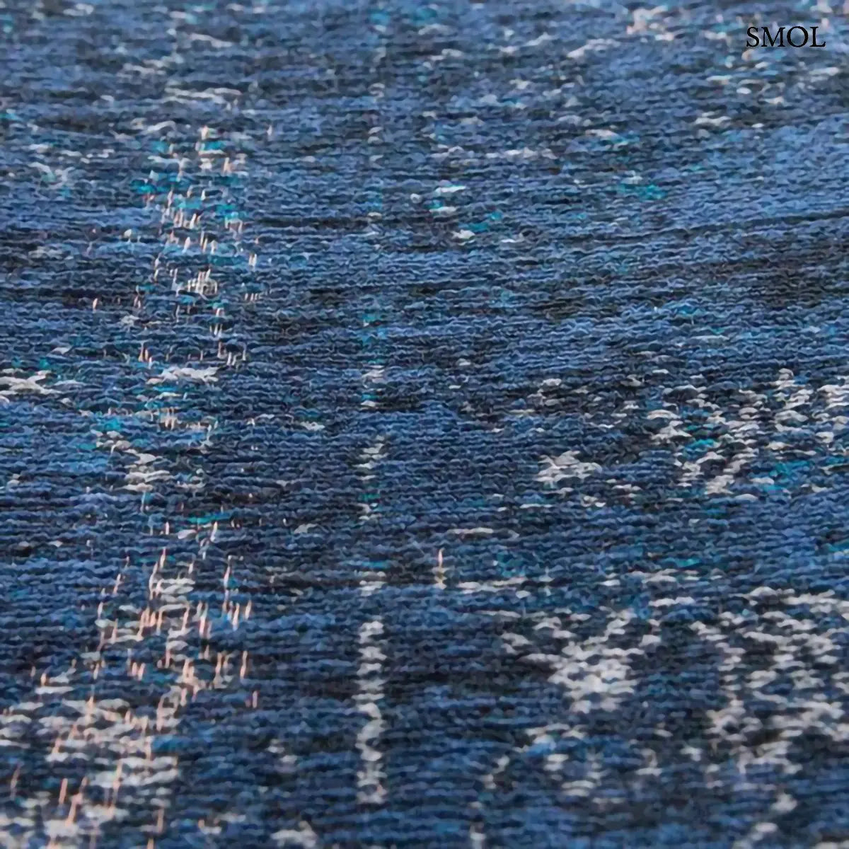 ECO RUG BLUE NIGHT perzsa mintás szőnyeg éjkék alapon ezüst medallion mintával, türkiz szegéllyel, vintage hatással, nagyítva