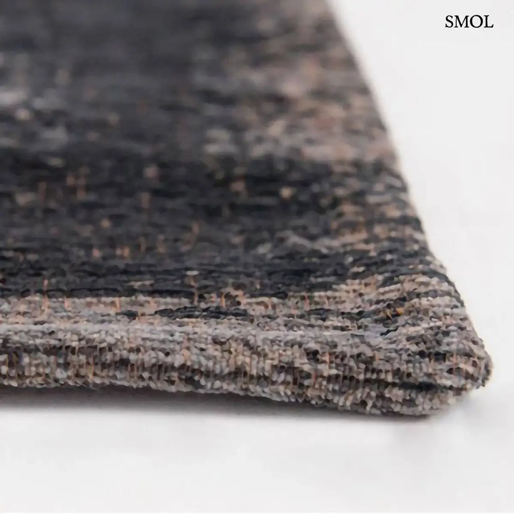 ECO RUG MINERAL BLACK perzsa mintás szőnyeg vintage hatással, fekete-antracit színben, jacquard Wilton szövés, pamut-gyapjú-poliészter., sarok nagyítva