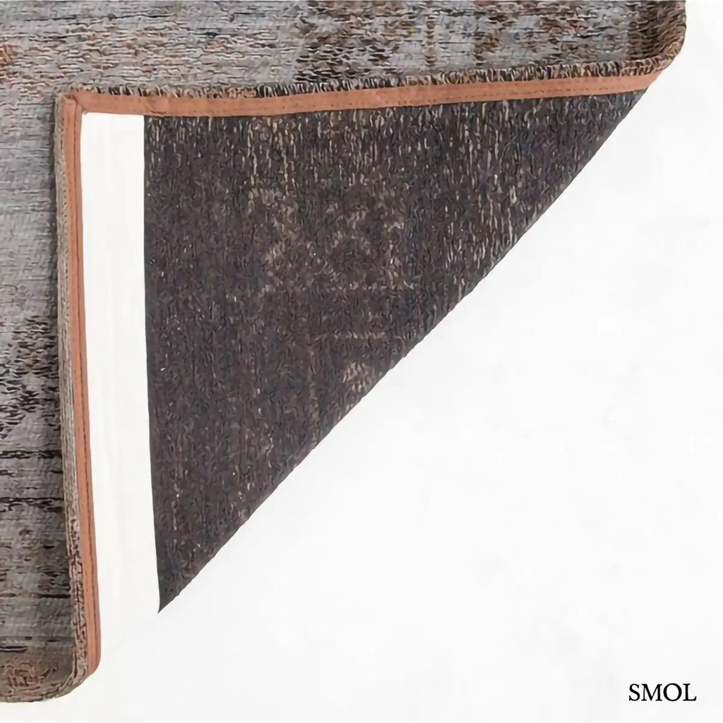 ECO RUG GREY EBONY perzsa mintás szőnyeg ezüstszürke alapon rozsdabarna-bronz mintával, vintage hatással, jacquard szövés, felhajtott sarokkal