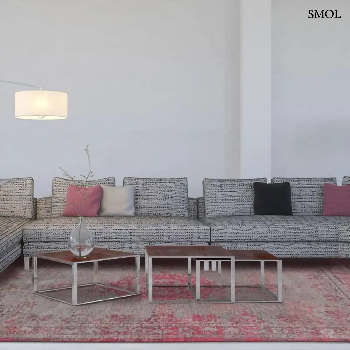 ECO RUG PINK FLASH perzsa mintás szőnyeg szürke alapon élénk rózsaszín mintával, vintage hatással, jacquard szövés, szürke kanapéval, párnákkal