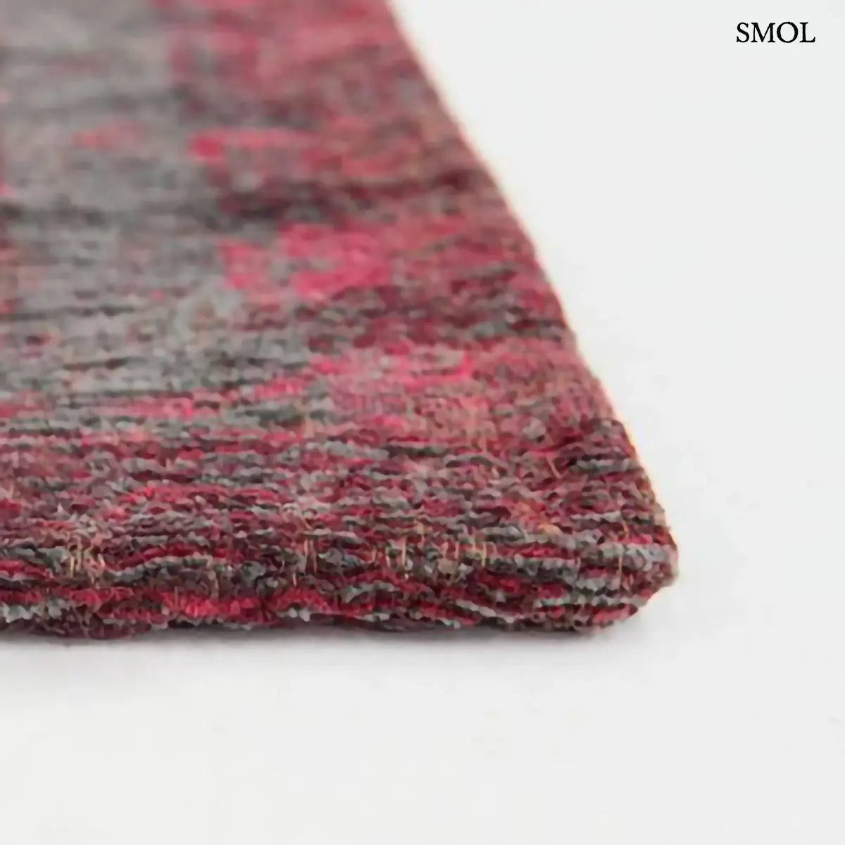ECO RUG PINK FLASH perzsa mintás szőnyeg szürke alapon élénk rózsaszín mintával, vintage hatással, jacquard szövés, sarok nagyítva
