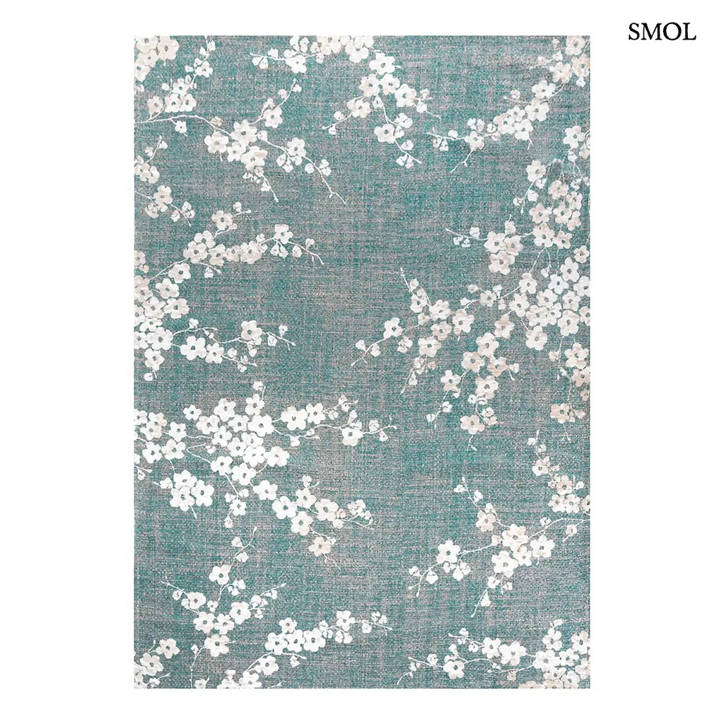 ECO RUG LAKE BLUE sakura mintás szőnyeg türkizkék alapon fehér-krém cseresznyevirág ágakkal, fehér háttérrel