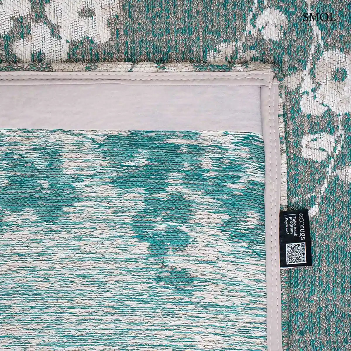 ECO RUG LAKE BLUE sakura mintás szőnyeg türkizkék alapon fehér-krém cseresznyevirág ágakkal, felhajtott sarokkal