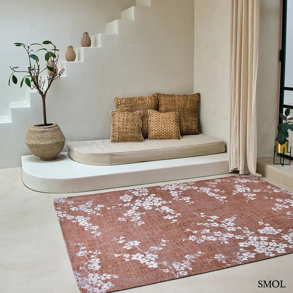 ECO RUG COPPER PINK rózsaszín sakura mintás szőnyeg japán cseresznyevirág motívumokkal, lapos szövés, 3 mm – kül- és beltéri, nappaliban, párnákkal
