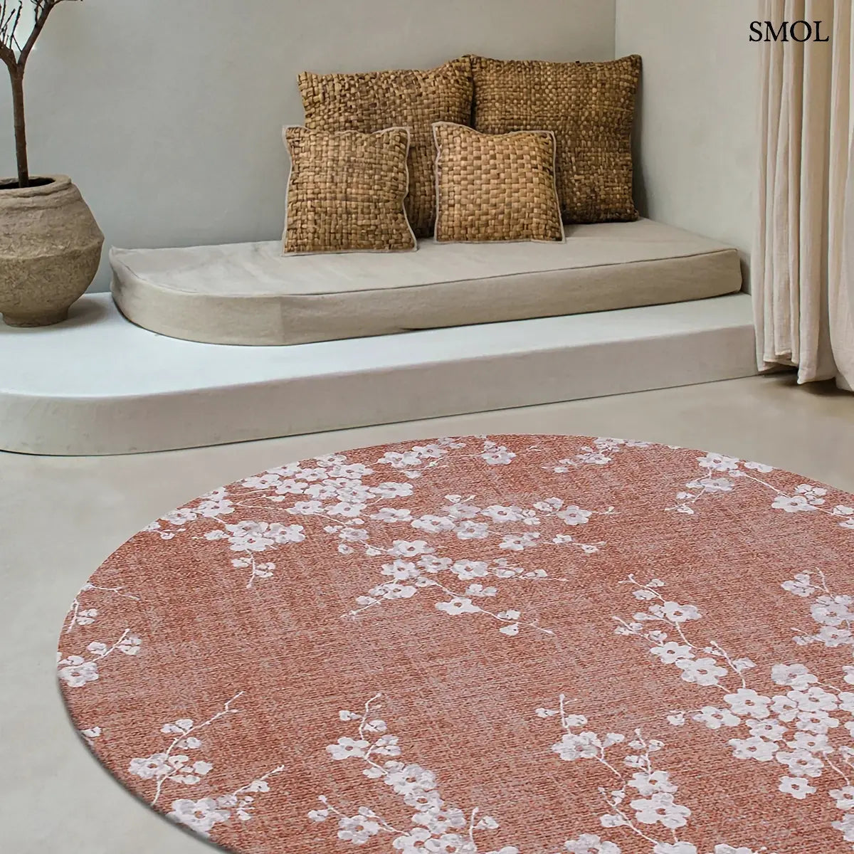 ECO RUG COPPER PINK rózsaszín sakura mintás szőnyeg japán cseresznyevirág motívumokkal, lapos szövés, 3 mm – kül- és beltéri, kerek formában, nappaliban, párnákkal