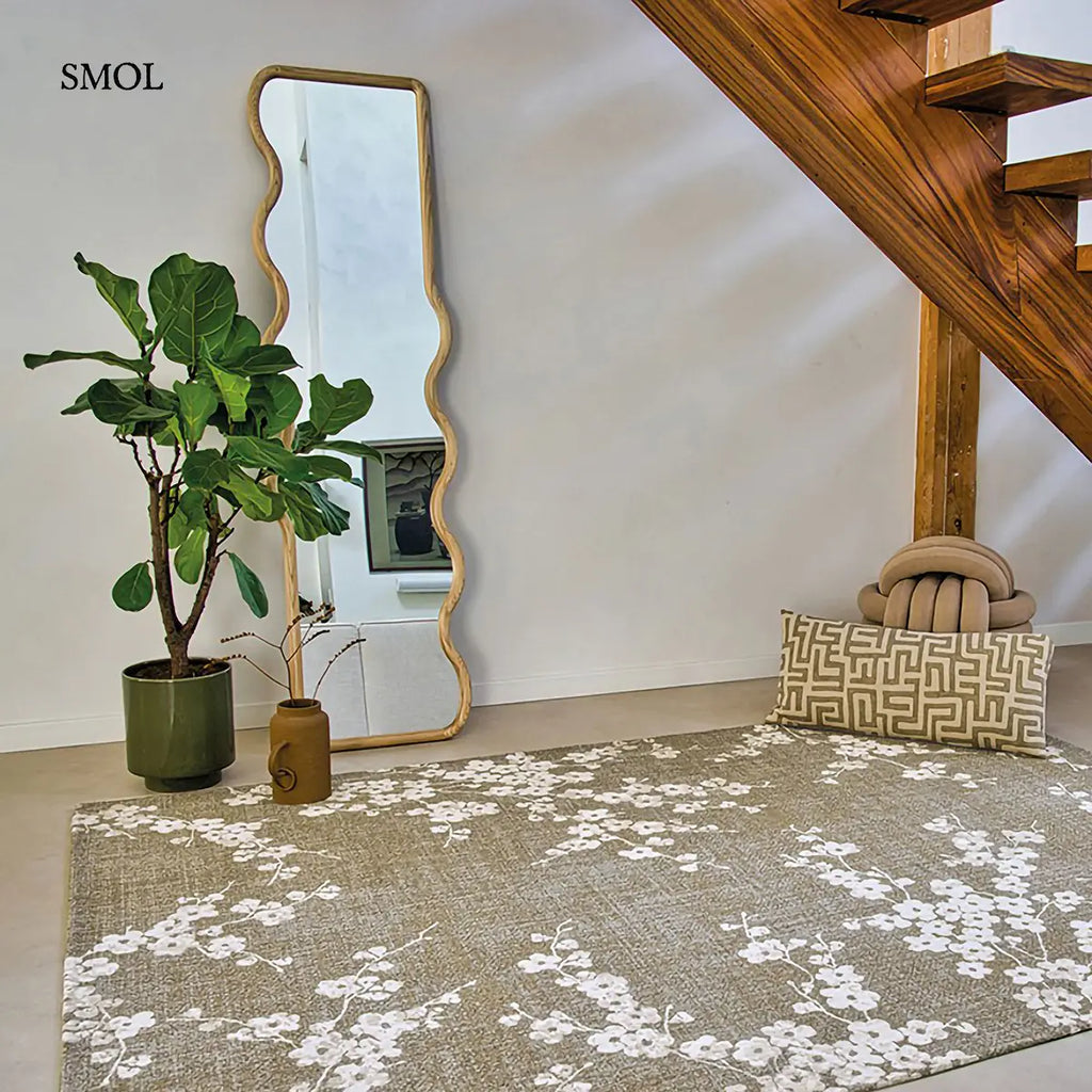 ECO RUG WET GARDEN zöld sakura mintás szőnyeg japán cseresznyevirág motívumokkal, lapos szövés, 3 mm – kül- és beltéri, nappaliban