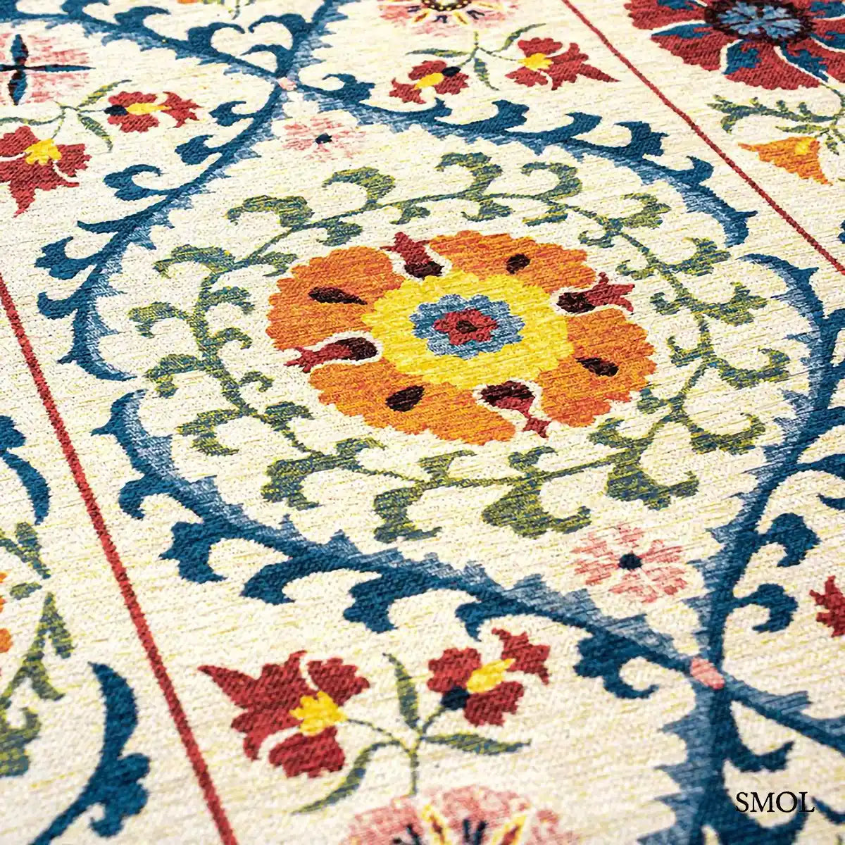 ECO RUG ORIGINE sokszínű suzani mintás szőnyeg krém alapon, közép-ázsiai virágos motívumokkal, minta nagyítva