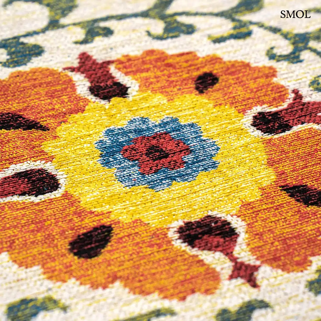 ECO RUG ORIGINE sokszínű suzani mintás szőnyeg krém alapon, közép-ázsiai virágos motívumokkal, középső minta nagyítva