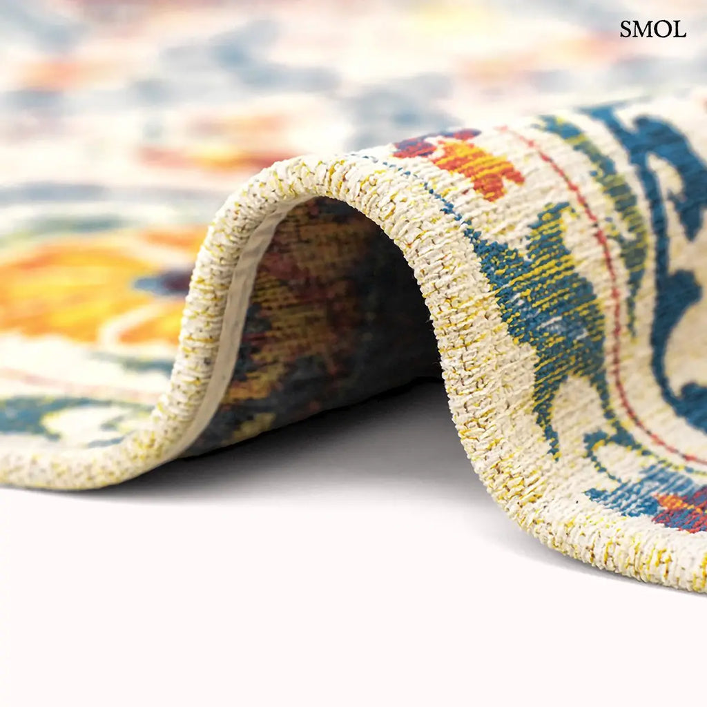 ECO RUG ORIGINE sokszínű suzani mintás szőnyeg krém alapon, közép-ázsiai virágos motívumokkal, vastagság nagyítva