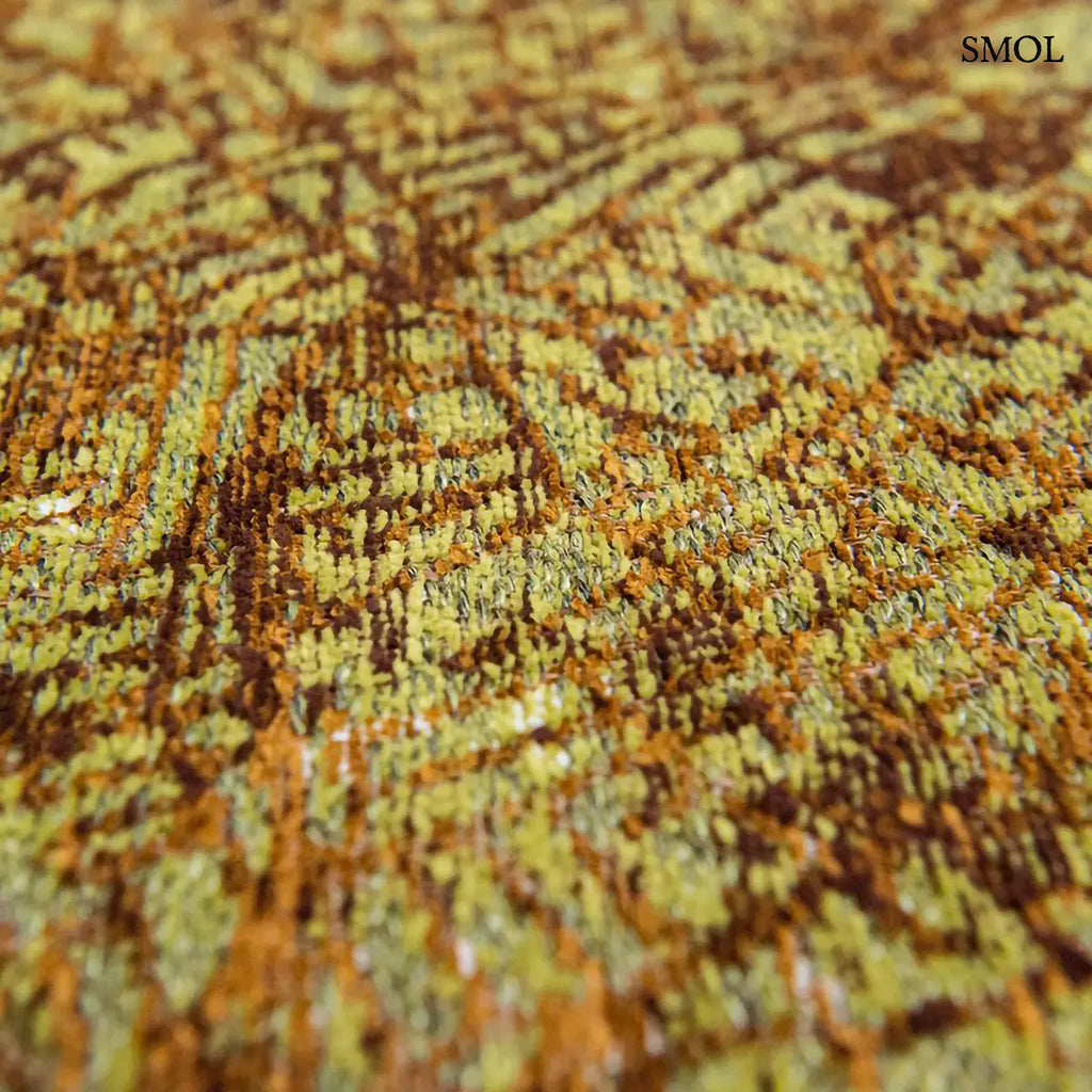 ECO RUG GREEN MEADOWS térkép mintás szőnyeg barna-zöld tónusokban, grafikus Cities design mintázattal, minta nagyítva