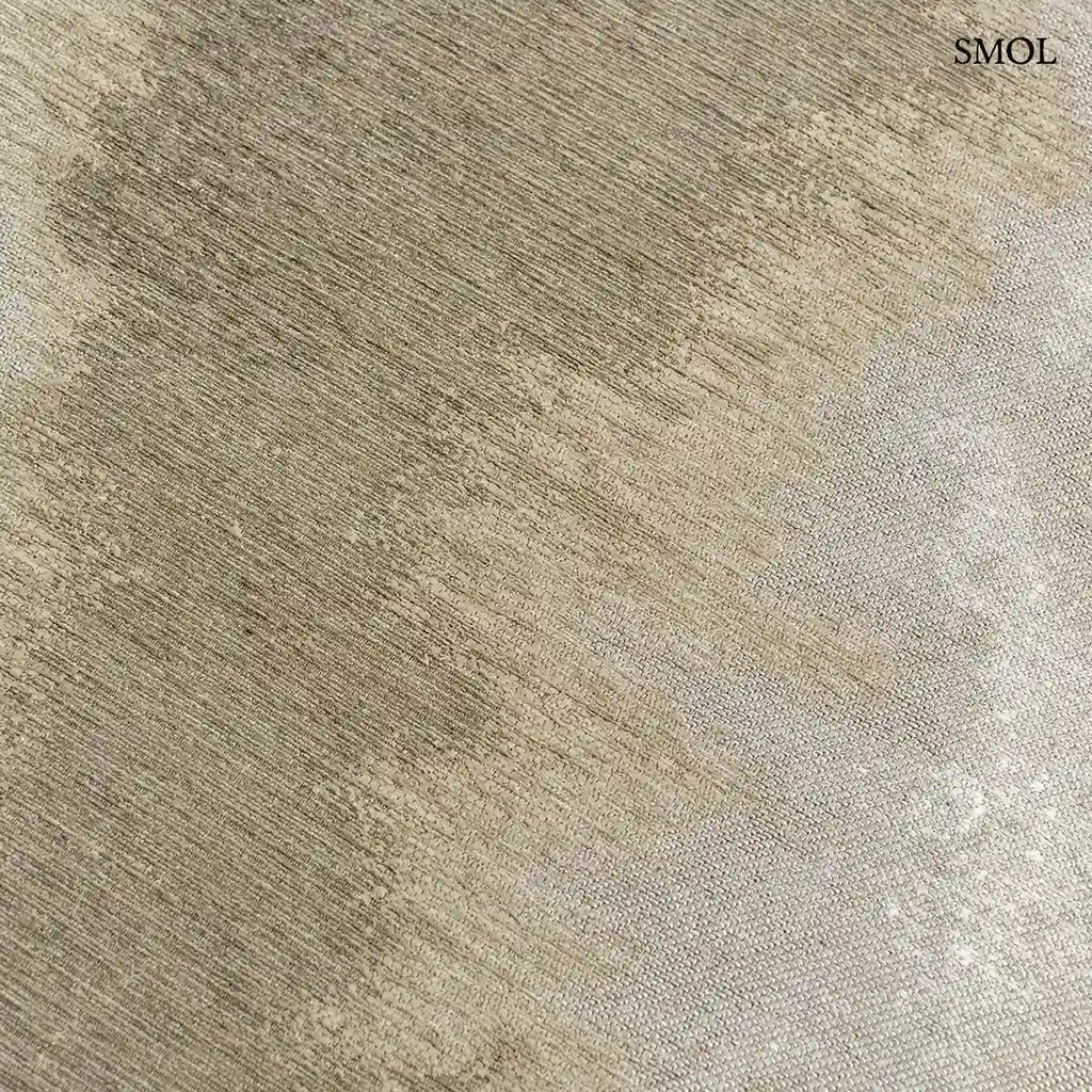 ECO RUG BEACH szőnyeg, világos bézs alapon sötétebb bézs színátmenettel, elmosódó, tintafolt hatású mintázattal, minta felülről nagyítva