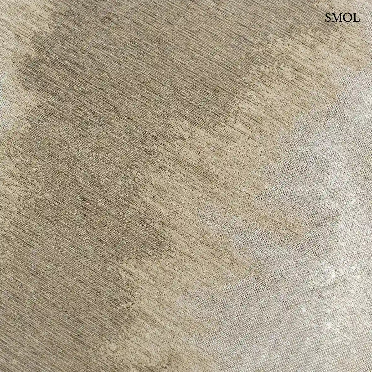 ECO RUG BEACH szőnyeg, világos bézs alapon sötétebb bézs színátmenettel, elmosódó, tintafolt hatású mintázattal, minta felülről nagyítva